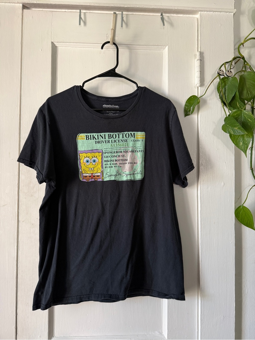 Nickelodeon Black Tee with Yellow SpongeBob Bikini Bottom License Graphic size L